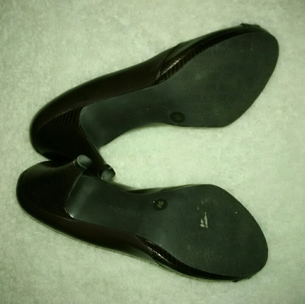 Shoes - Picture 4 of 4